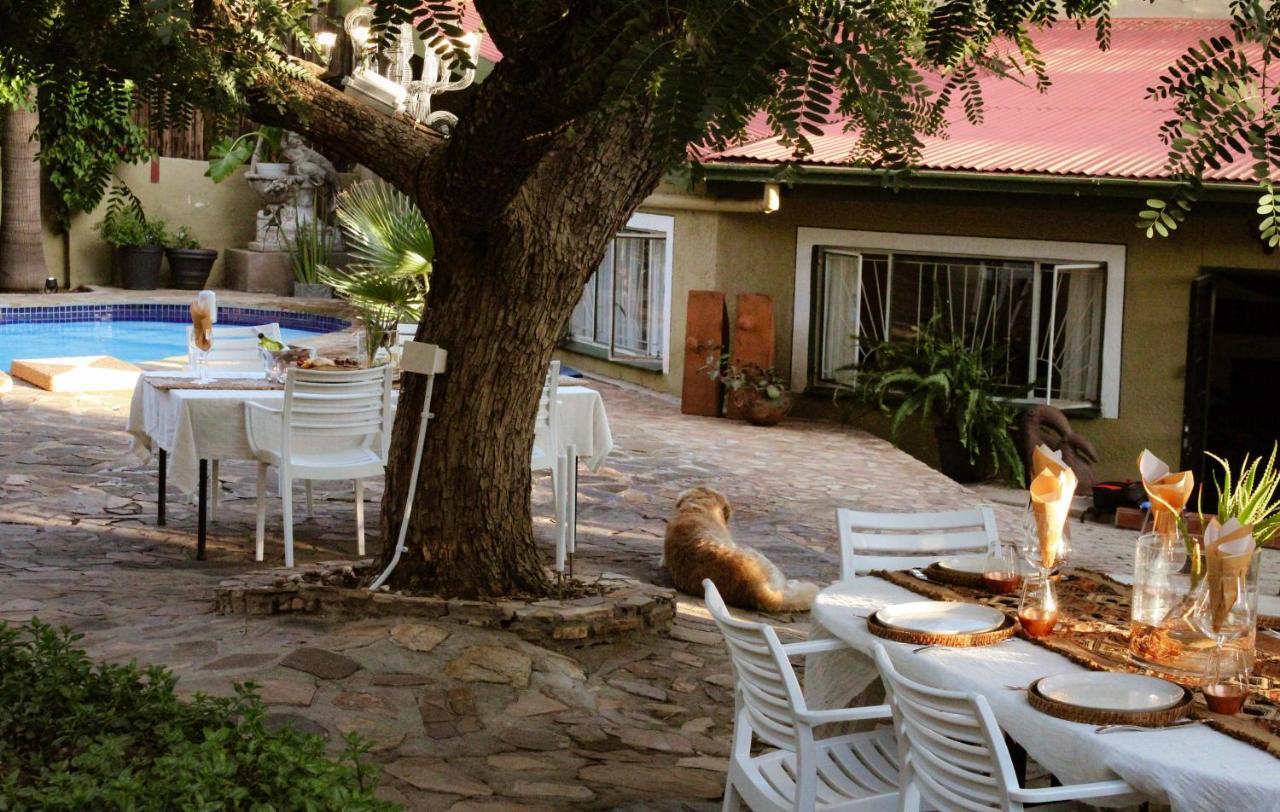 Enchanting Self-Catering Villa With Queen Bed At Bokmakierie Villas Windhoek Esterno foto