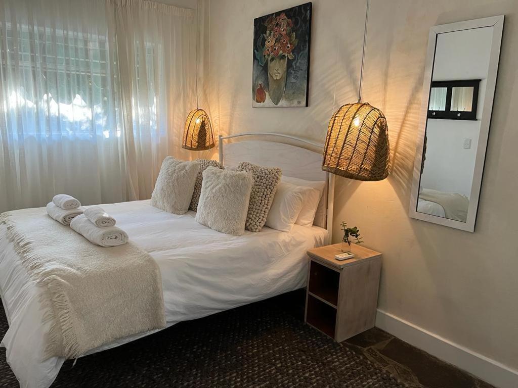 Enchanting Self-Catering Villa With Queen Bed At Bokmakierie Villas Windhoek Esterno foto